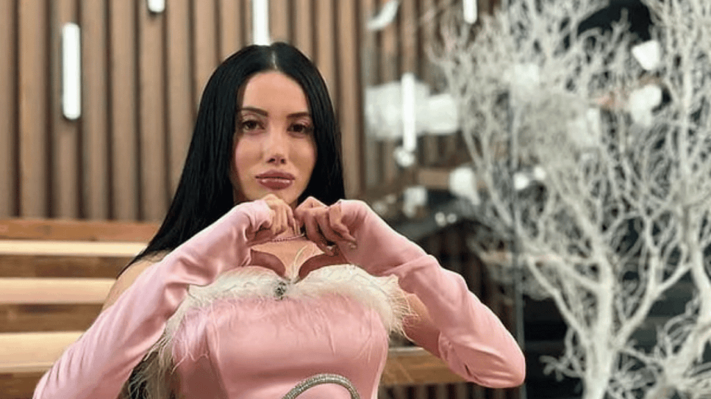Cansel Ayanoğlu Pembe Arabasını Rekor Fiyatla Satıyor!