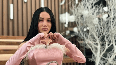 Cansel Ayanoğlu Pembe Arabasını Rekor Fiyatla Satıyor!