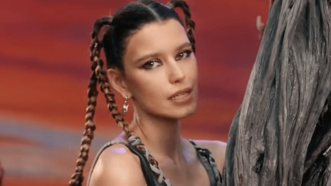 Beren Saat ve Capitalizoo Yayında: İngilizce Şarkı
