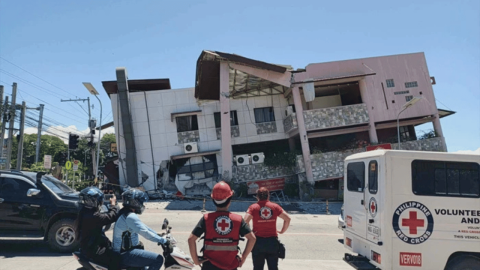 Filipinler Deprem: Mindanao'da 7.8 Büyüklüğünde Yıkım
