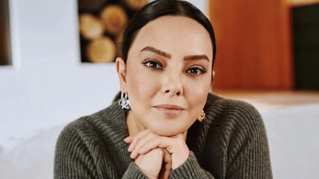 Ebru Gündeş Estetik Sonrası Yeni Haliyle Şaşırttı