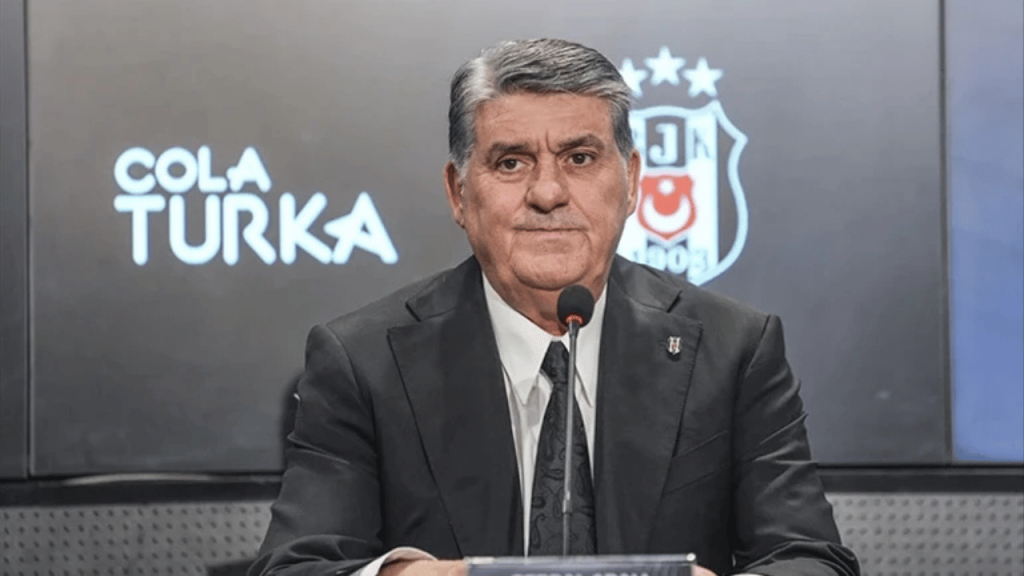 Beşiktaş Başkanı Serdal Adalı Kürsüye Çıkarken Düştü
