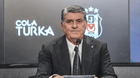 Beşiktaş Başkanı Serdal Adalı Kürsüye Çıkarken Düştü